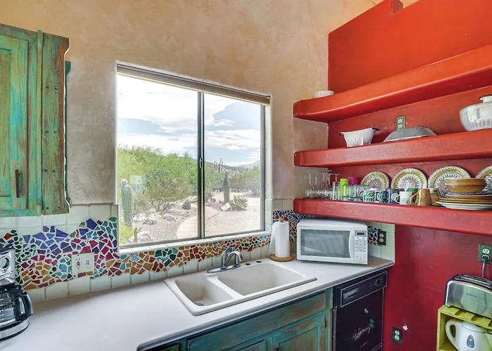Vakantiehuis Chic Casita W/ Deck & Panoramic Views! Tucson