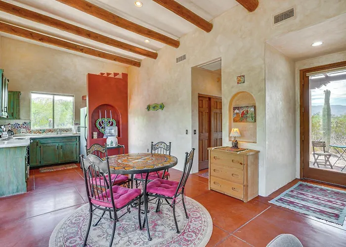 Vakantiehuis Chic Casita W/ Deck & Panoramic Views! Tucson
